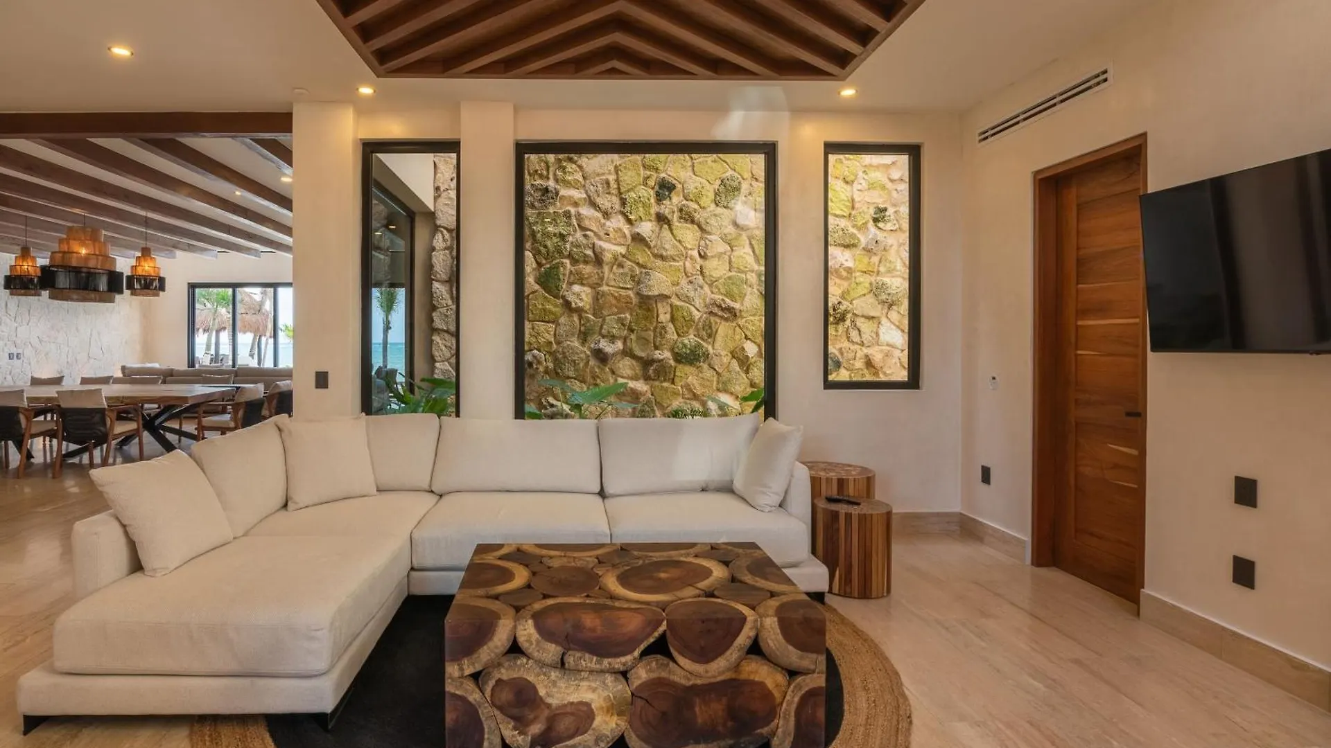 Villa Tulumar Beachfront Luxury Villa- Full Service