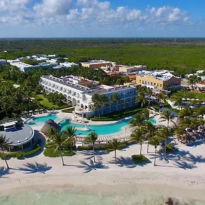 Dreams & Resort